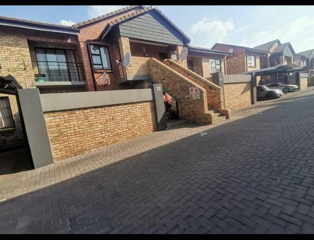 2 BEDROOM TOWNHOUSE FOR SALE IN MEYERSDAL